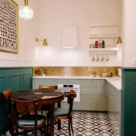 French Touch: Romantyczny W Kamienicy Apartmán Varšava