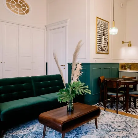 French Touch: Romantyczny W Kamienicy Apartmán